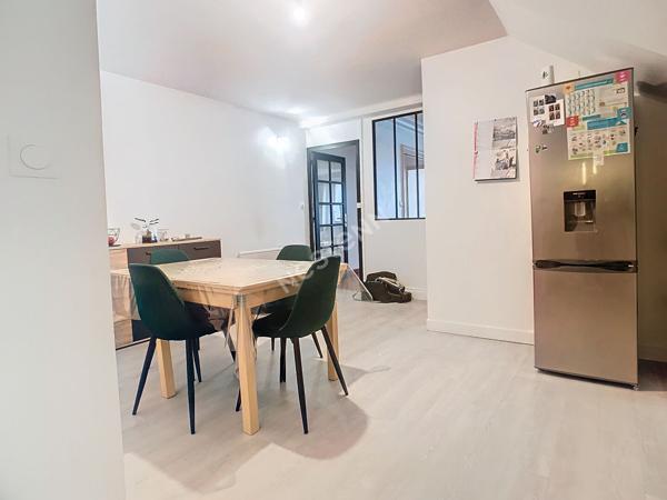 A LOUER Maison de Ville de 112 m² habitable en plein bourg de MOUZILLON à 3 minutes de Vallet  proche de tous commerces et services et de la 4 voies NANTES- CHOLET et 8 minutes de CLISSON