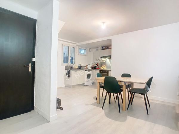 A LOUER Maison de Ville de 112 m² habitable en plein bourg de MOUZILLON à 3 minutes de Vallet  proche de tous commerces et services et de la 4 voies NANTES- CHOLET et 8 minutes de CLISSON