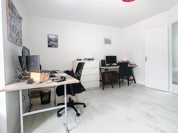 A LOUER Maison de Ville de 112 m² habitable en plein bourg de MOUZILLON à 3 minutes de Vallet  proche de tous commerces et services et de la 4 voies NANTES- CHOLET et 8 minutes de CLISSON
