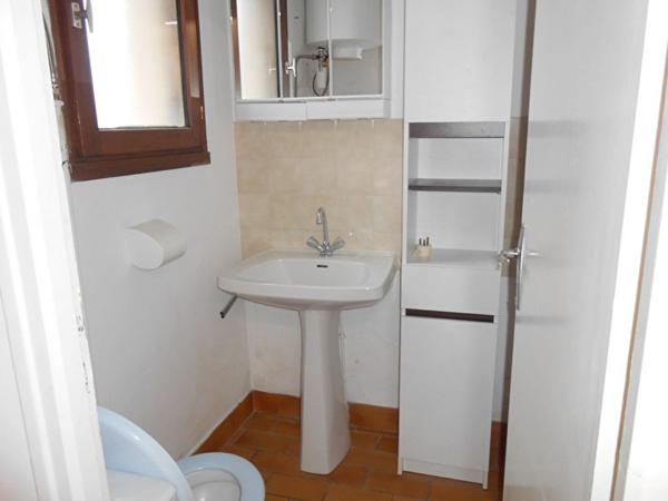 CARQUEFOU CENTRE VILLE APPARTEMENT T1 Bis AVEC STATIONNEMENT EN SOUS-SOL