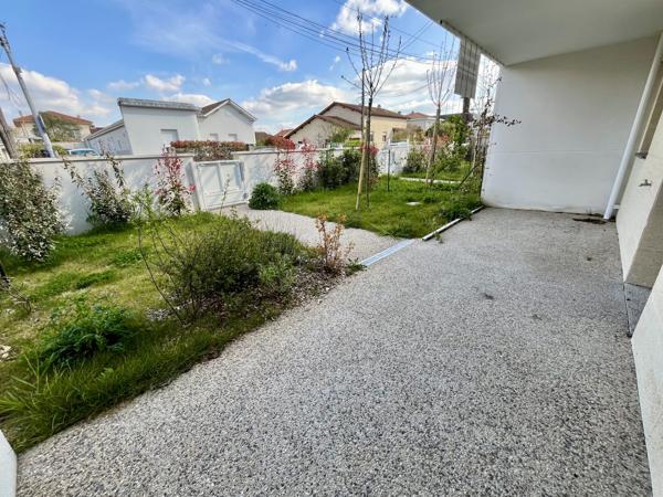 Appartement de Plain-Pied avec Jardin et Parkings