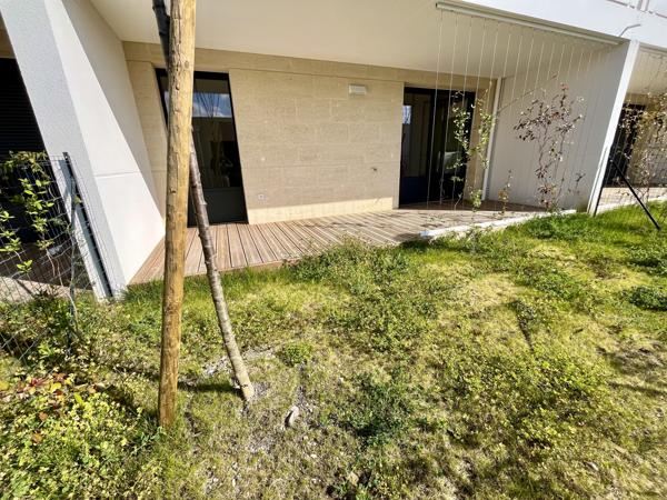 Appartement de Plain-Pied avec Jardin et Parkings