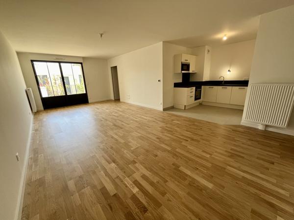 Appartement de Plain-Pied avec Jardin et Parkings