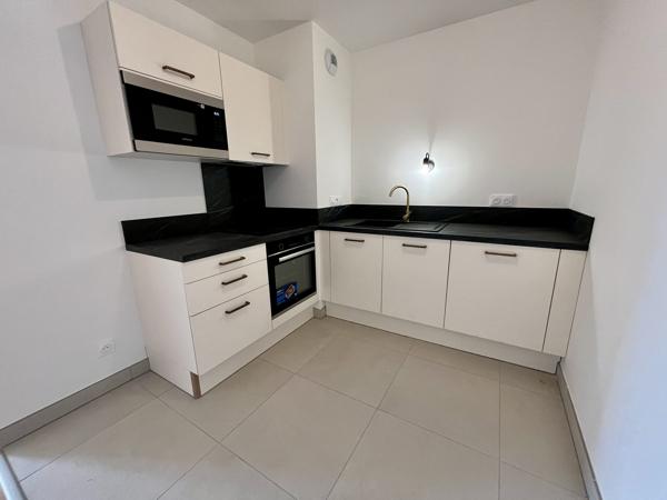 Appartement de Plain-Pied avec Jardin et Parkings
