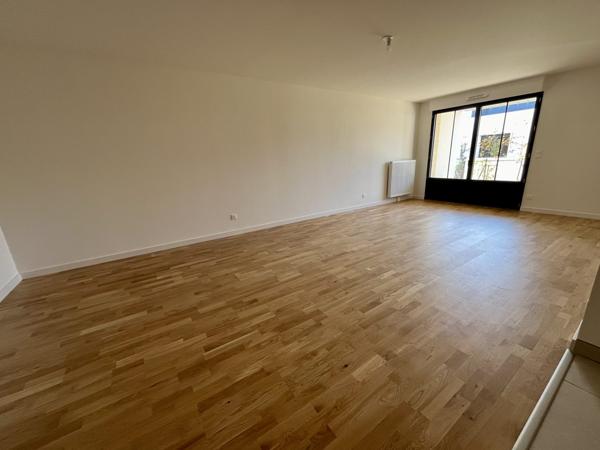 Appartement de Plain-Pied avec Jardin et Parkings