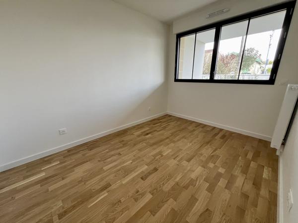 Appartement de Plain-Pied avec Jardin et Parkings