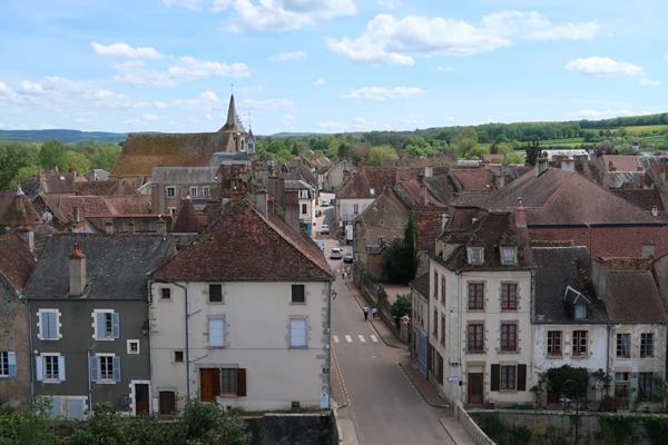 MAISON à vendre 5 pièces CORBIGNY (58) - 113 M2 - GARAGE et DEPENDANCE - TERRAIN 405 m2