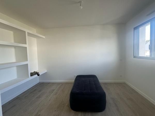 Questembert, maison neuve 118 m², 4 chambres dont 1 au RDC, garage. 1 km des Halles.