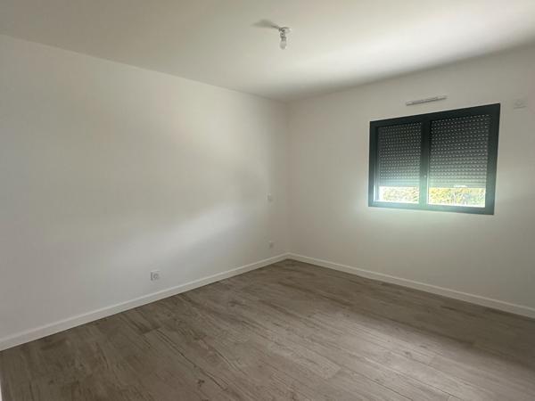 Questembert, maison neuve 118 m², 4 chambres dont 1 au RDC, garage. 1 km des Halles.
