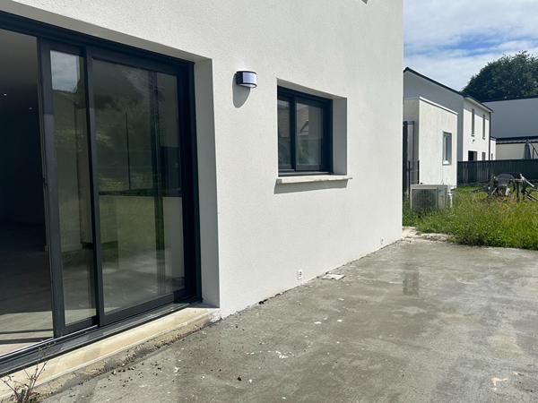 Questembert, maison neuve 118 m², 4 chambres dont 1 au RDC, garage. 1 km des Halles.