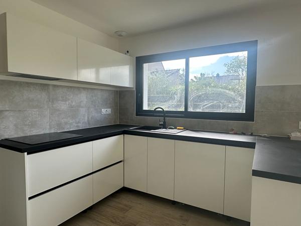Questembert, maison neuve 118 m², 4 chambres dont 1 au RDC, garage. 1 km des Halles.
