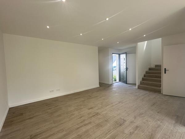Questembert, maison neuve 118 m², 4 chambres dont 1 au RDC, garage. 1 km des Halles.