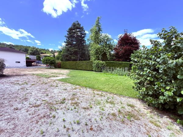Terrain
        
        - 515 m² Exclusivité 230 000 € *