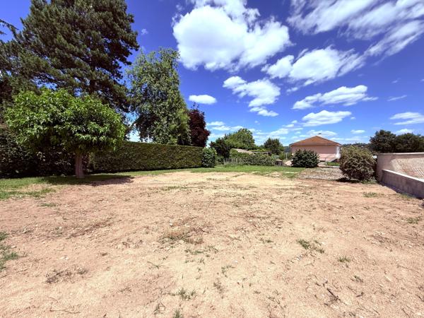 Terrain
        
        - 515 m² Exclusivité 230 000 € *