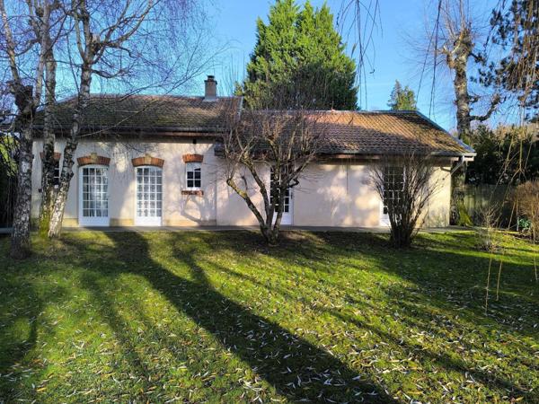 Maison de caractère avec grand parc et dépendance