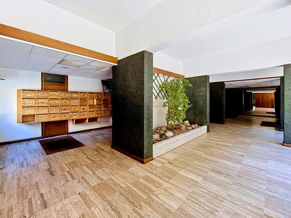 Appartement
         1 pièce
        - 40 m² Exclusivité 65 000 € *