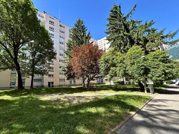 Appartement
         1 pièce
        - 40 m² Exclusivité 65 000 € *