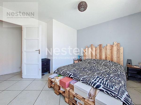 ORLEANS - MAISON DE PLAIN PIED DE 100M2 INDEPENDANTE - 3 CHAMBRES ET BUREAU - JARDIN CLOS ET ARBORE AVEC PISCINE - GARAGE