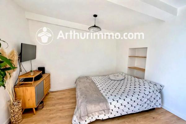 Location                                                      Appartement
                        
                     3 pièces                      80 m2                     à Trévoux