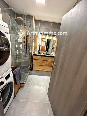 Location                                                      Appartement
                        
                     3 pièces                      80 m2                     à Trévoux