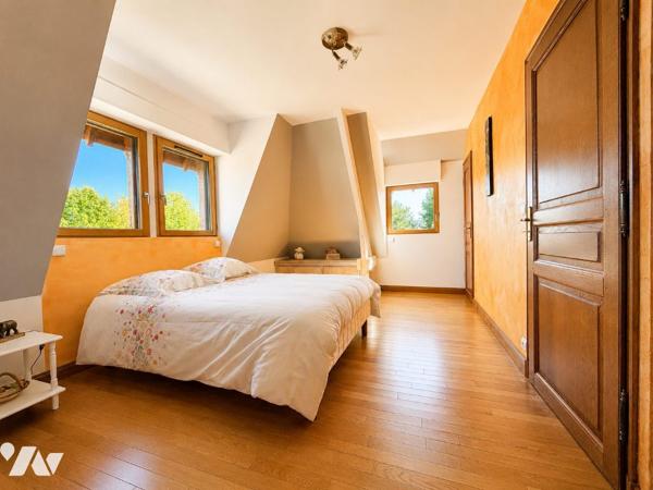 Maison de 222 m2 sur sous-sol et dépendance de 230 m2