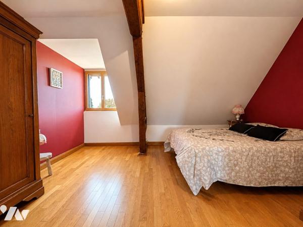 Maison de 222 m2 sur sous-sol et dépendance de 230 m2
