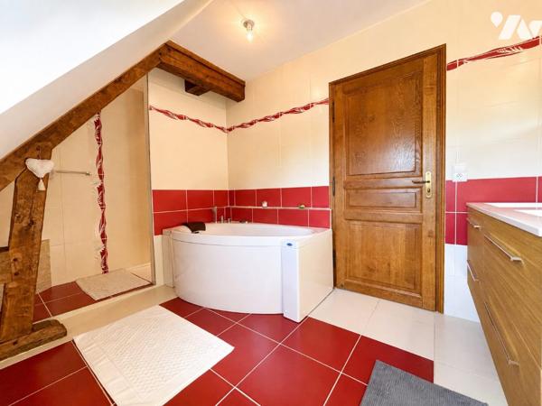 Maison de 222 m2 sur sous-sol et dépendance de 230 m2
