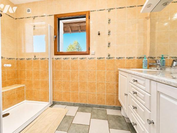 Maison de 222 m2 sur sous-sol et dépendance de 230 m2