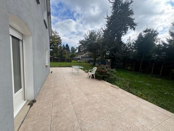 MAISON 2007 AU CALME DE 100 m²  A CHAMPAGNEY
