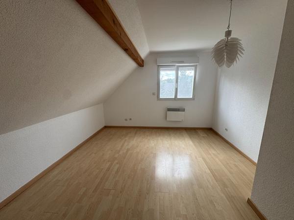 MAISON 2007 AU CALME DE 100 m²  A CHAMPAGNEY