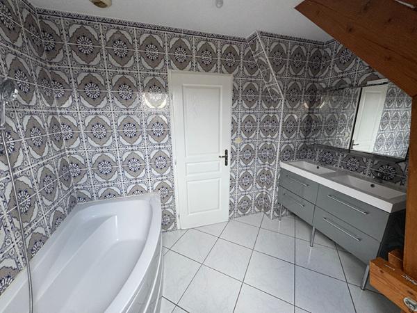MAISON 2007 AU CALME DE 100 m²  A CHAMPAGNEY