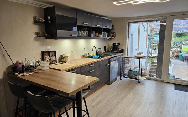 Immeuble à vendre    6 pièces •  Varsberg