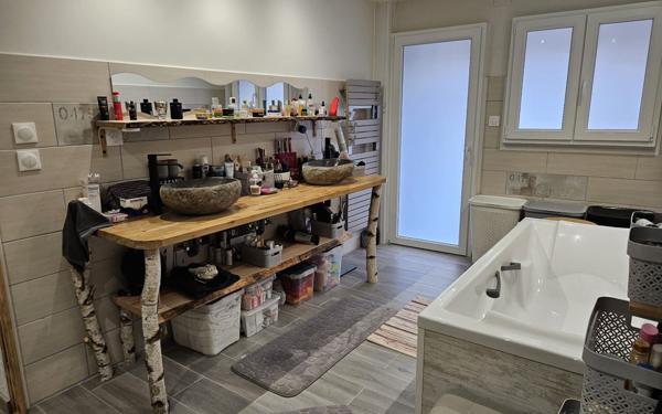 Immeuble à vendre    6 pièces •  Varsberg