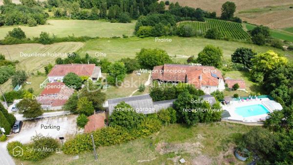Maison de 390 m²