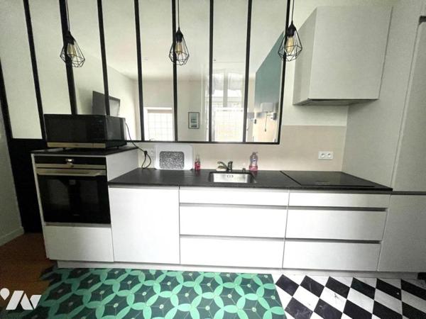 A VENDRE 56 VANNES Le Port, superbe T2 61 m², au 1er étage avec petite vue sur le Port