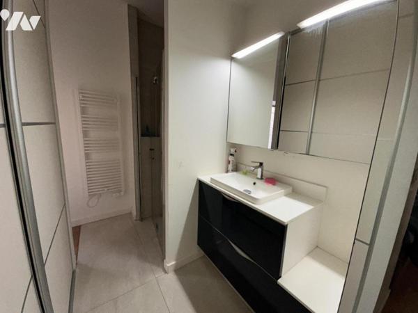 A VENDRE 56 VANNES Le Port, superbe T2 61 m², au 1er étage avec petite vue sur le Port