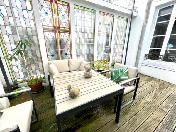 A VENDRE 56 VANNES Le Port, superbe T2 61 m², au 1er étage avec petite vue sur le Port