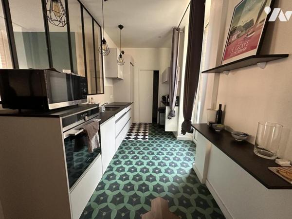 A VENDRE 56 VANNES Le Port, superbe T2 61 m², au 1er étage avec petite vue sur le Port