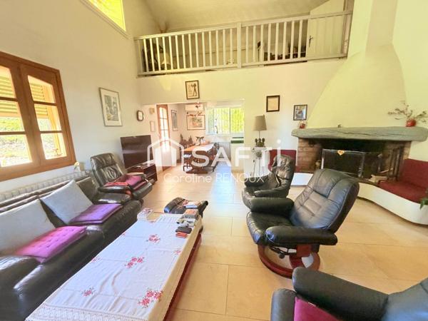 Cadenet – Propriété provençale sur 5 858 m² avec piscine couverte