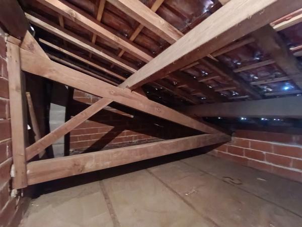 Maison divisée en 3 appartements