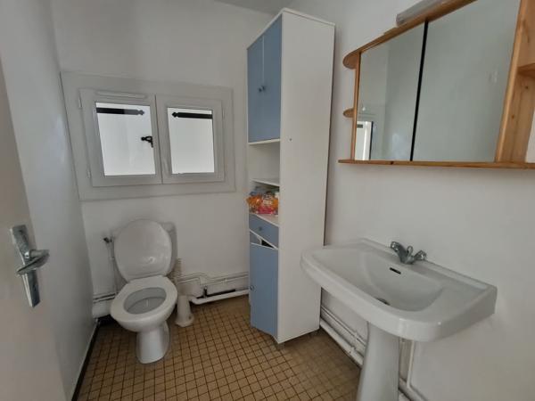 Maison divisée en 3 appartements