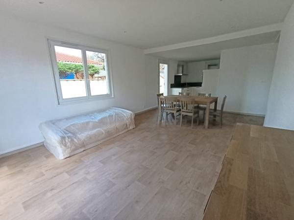 Maison divisée en 3 appartements