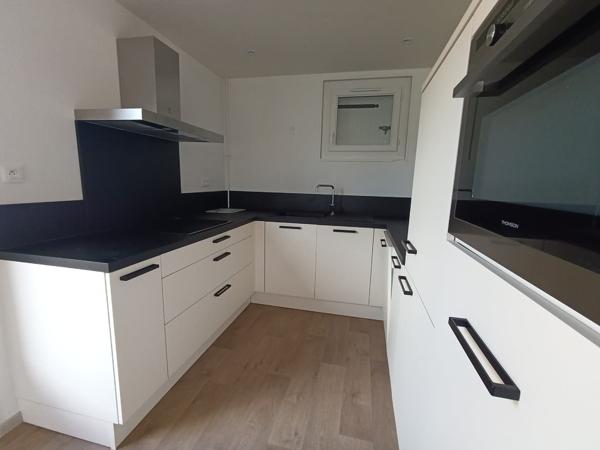 Maison divisée en 3 appartements