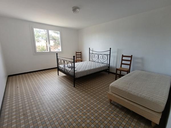 Maison divisée en 3 appartements