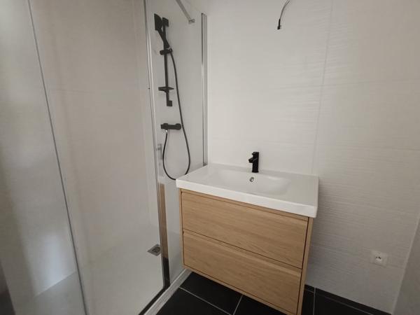 Maison divisée en 3 appartements