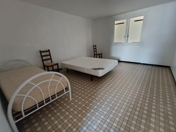 Maison divisée en 3 appartements