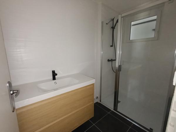 Maison divisée en 3 appartements