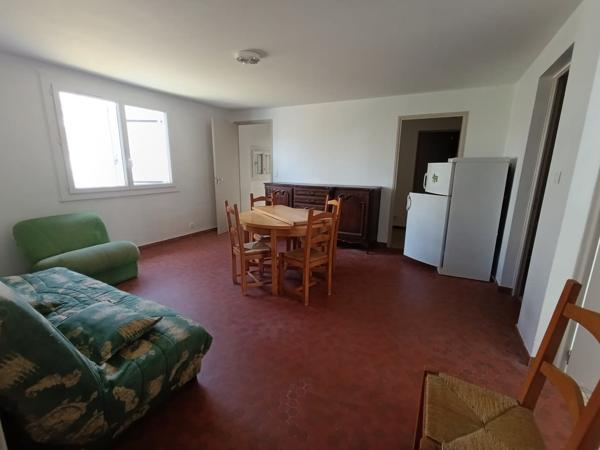 Maison divisée en 3 appartements