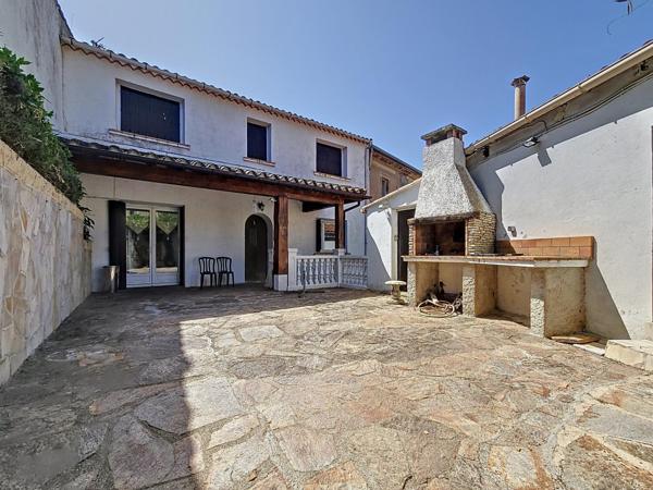 Grande maison de ville avec cour, terrasse, garage et dépendances – Le Bousquet-d'Orb (34260)
