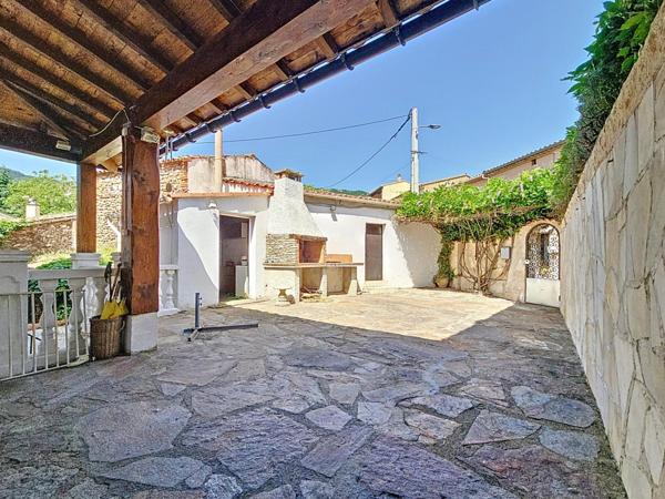 Grande maison de ville avec cour, terrasse, garage et dépendances – Le Bousquet-d'Orb (34260)